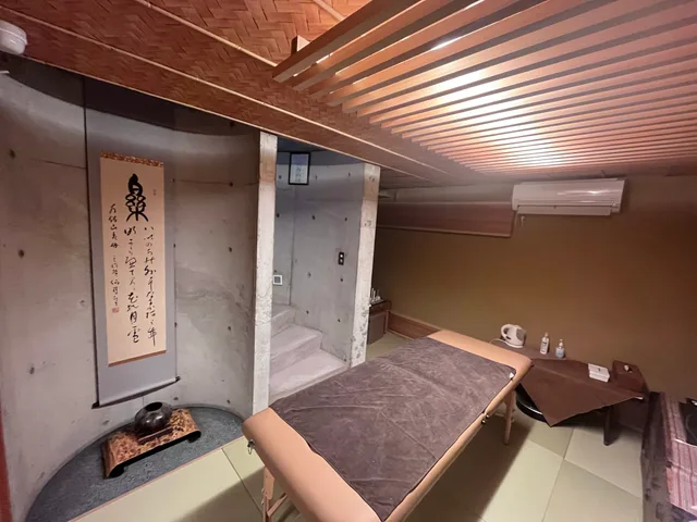 施術台を配した部屋の利用イメージ